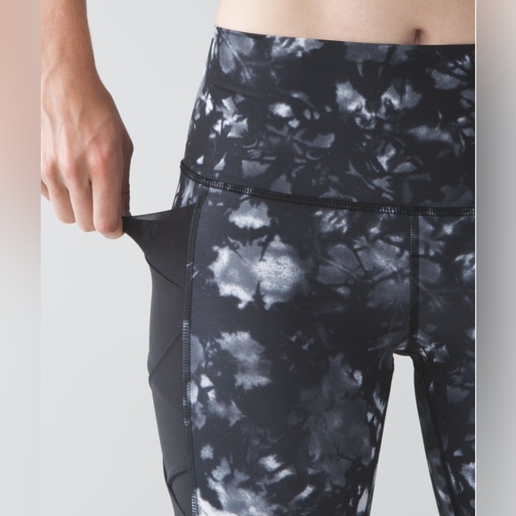 Lululemon | Rise and Flow Pant (Full-On Luxtreme) - Picture 4 of 11